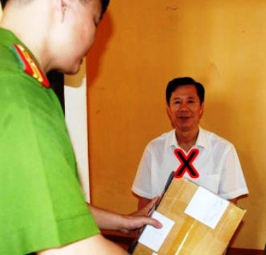 Phá đường dây tiêu thụ USD giả ảnh 1