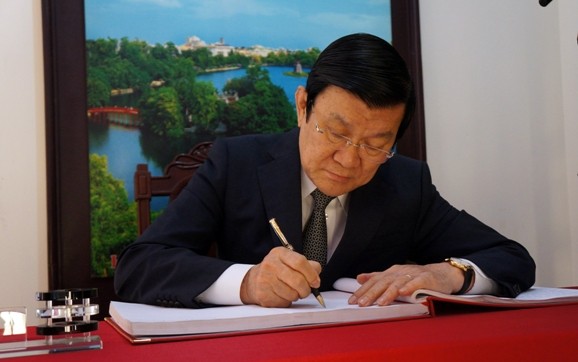 Chủ tịch nước Trương Tấn Sang thăm, chúc Tết Công an Hà Nội ảnh 2