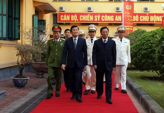 Chủ tịch nước Trương Tấn Sang thăm, chúc Tết Công an Hà Nội ảnh 5