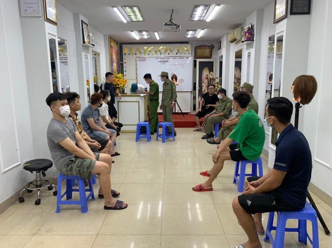 Xuyên đêm thực hiện Mệnh lệnh của Giám đốc Công an Hà Nội – rà soát người nhập cảnh, cư trú trái phép ảnh 7