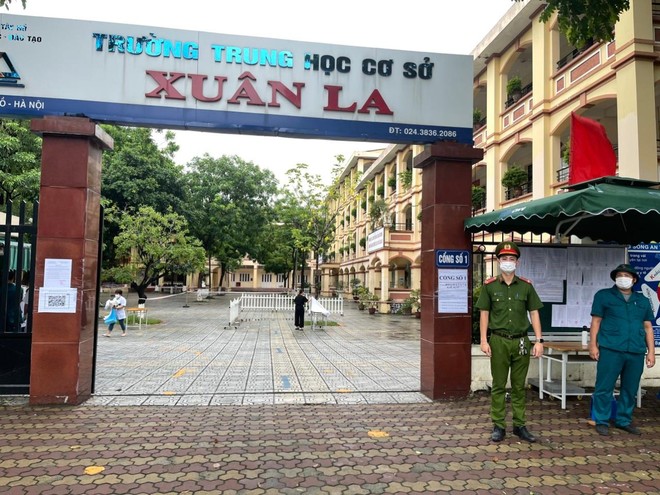 Lực lượng Công an 'đón' bão, đội mưa đảm bảo an toàn phục vụ sĩ tử thành công kỳ thi vào lớp 10 ảnh 12