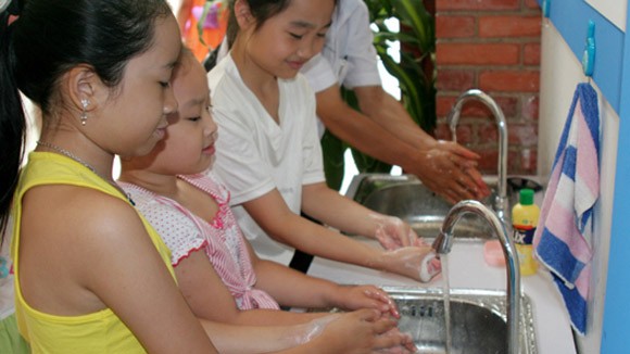 Trẻ kém thông minh, thấp lùn vì dịch bệnh ảnh 1