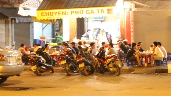 Nguy cơ từ hàng quán bán khuya ảnh 2