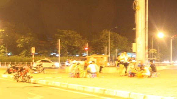 Nguy cơ từ hàng quán bán khuya ảnh 1