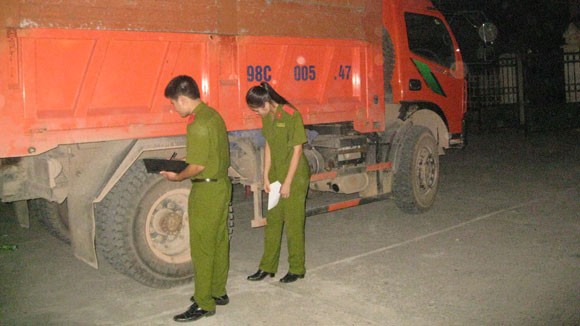 Đội viên bảo vệ dân phòng hy sinh dũng cảm ảnh 1