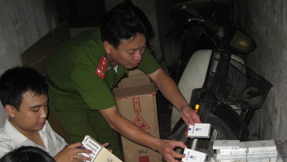 Thu giữ nhiều thuốc lá ngoại nhập lậu ảnh 1