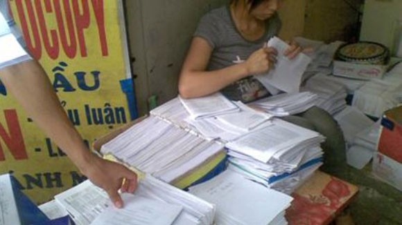 Đi chợ chứng chỉ, bằng cấp dễ như mua... rau ảnh 2