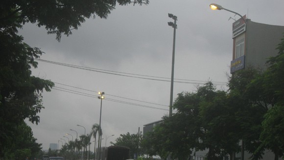 Đèn điện chiếu sáng… ban ngày ảnh 1