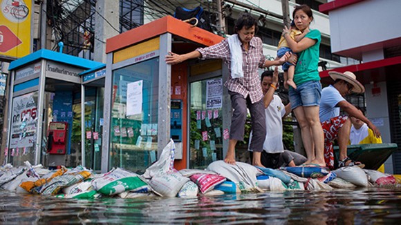 Bangkok “nín thở” theo đỉnh triều cường ảnh 1