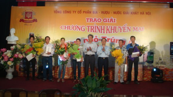 Trao thưởng “Chai nhỏ - Trúng lớn” cho khách hàng ảnh 1