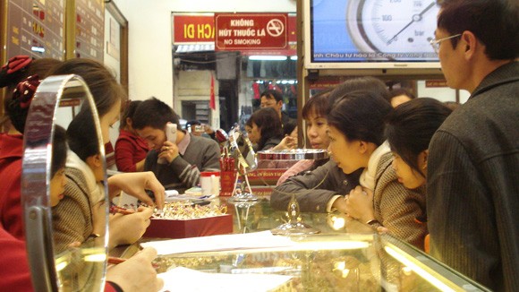 Vàng nhảy vọt lên 46,55 triệu đồng/lượng ảnh 1