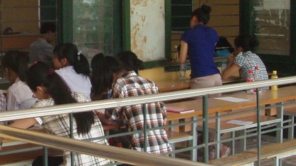 Xôn xao việc thu phí quản lý dạy thêm ảnh 1