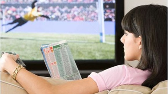 Phụ nữ xem TV nhiều, dễ bị loãng xương ảnh 1
