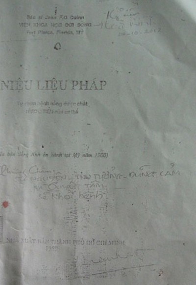 Thi nhau uống nước tiểu chữa bệnh ung thư ảnh 1