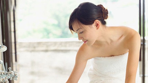 Tắm nước nóng ảnh hưởng đến “chuyện ấy” ảnh 1