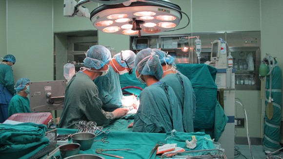 Gần 20 năm chung sống với trái tim dập nát ảnh 1