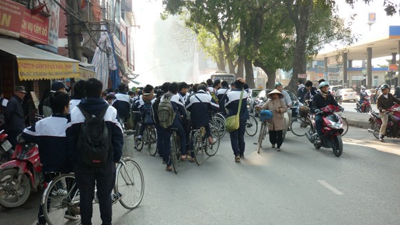 Tan trường là tắc đường ảnh 1