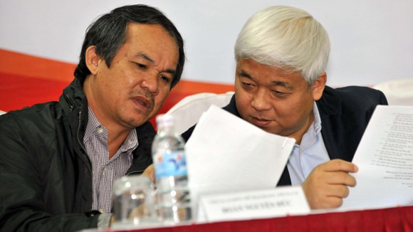 Các ông “bầu” VPF: Vừa đá bóng, vừa thổi còi? ảnh 1