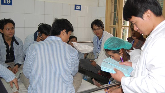 Vụ cháy tháp EVN: Bằng mọi cách tìm kiếm sự sống ảnh 1