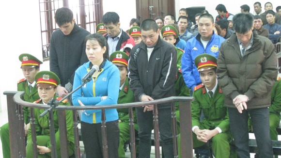 “Chạy án” không thành, nối gót chồng vào tù ảnh 1