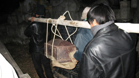 Sống cõi dương, làm việc cõi âm ảnh 2