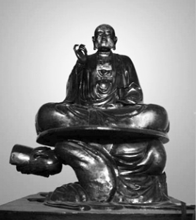 Tượng Phật ngự trên lưng vua ảnh 1