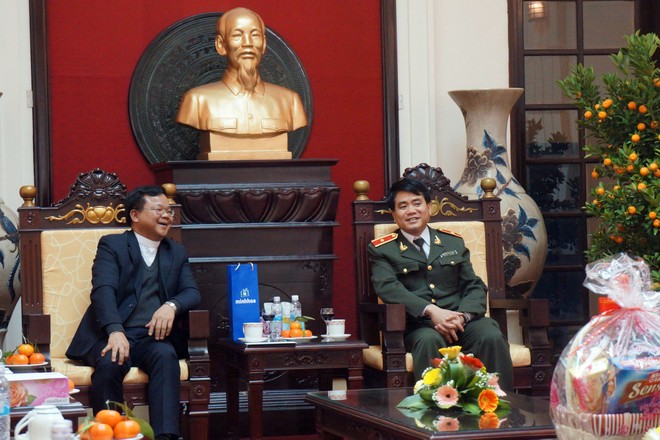Linh mục Giáo xứ Thái Hà thăm, chúc tết Công an Hà Nội ảnh 1