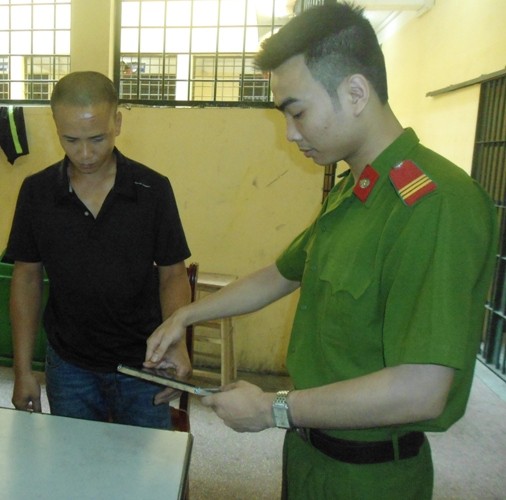 Bắt khẩn cấp đối tượng gây rối, tấn công y bác sỹ tại BV Bạch Mai ảnh 2