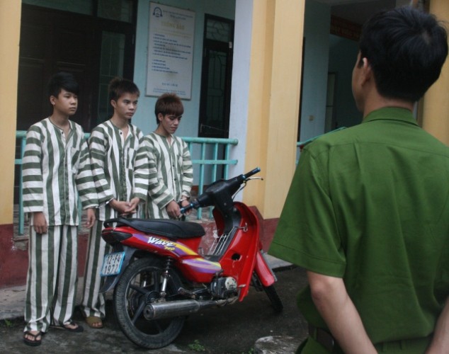 Nhóm “9X” dùng mã tấu cướp tài sản học sinh ảnh 1