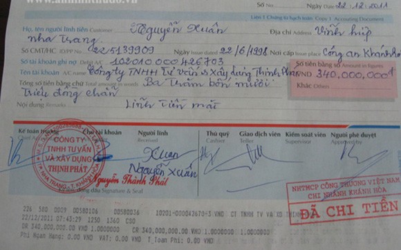 Nhân viên giả chữ ký của giám đốc để rút tiền ngân hàng ảnh 2