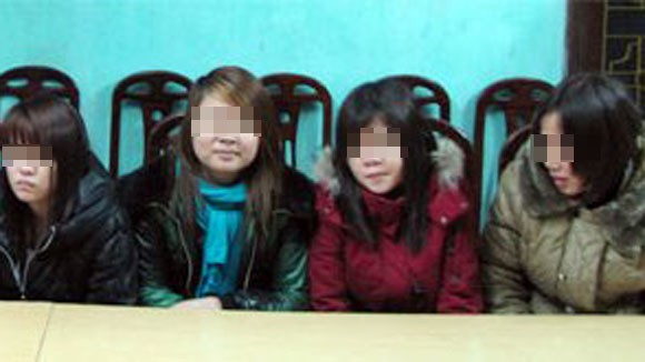 Gần 20 thiếu nữ thoát khỏi “tổ quỷ” ảnh 1