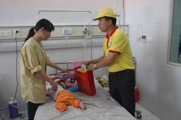 Bệnh nhi đón tết trong bệnh viện: Không cô đơn! ảnh 2