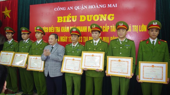 Khen thưởng thành tích khám phá nhanh vụ trộm tài sản giá trị lớn ảnh 3