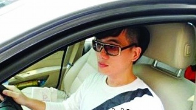 Đánh lừa cảnh sát bằng mẫu áo phông cực “độc” của Trung Quốc ảnh 2