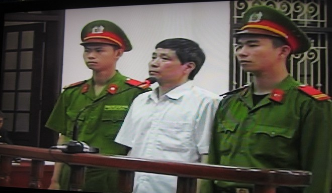 Nguyên Chủ tịch và Phó chủ tịch UBND huyện Tiên Lãng hầu tòa ảnh 2