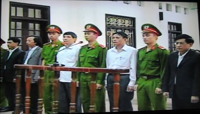 Nguyên Chủ tịch và Phó chủ tịch UBND huyện Tiên Lãng hầu tòa ảnh 1