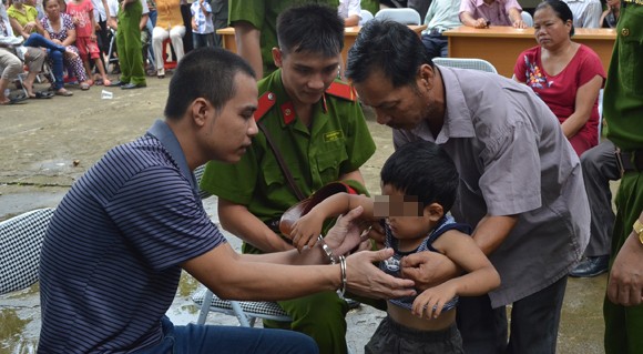 Chồng dùng dao giết vợ, vì vợ “ép” viết đơn ly hôn ảnh 1