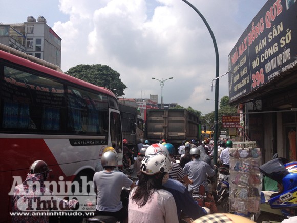 Truy tìm hung thủ đâm chết người đàn ông đang ngồi trên chiếc CRV ảnh 7