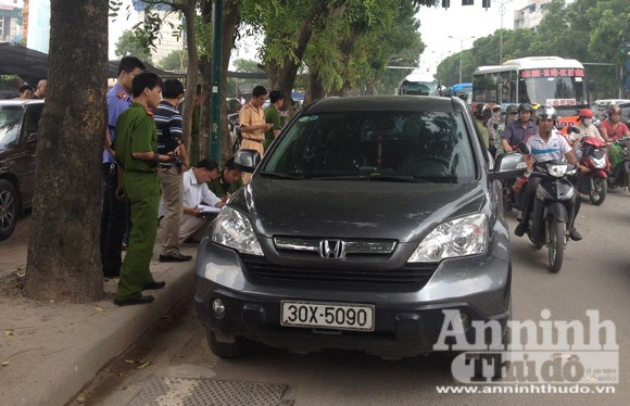 Truy tìm hung thủ đâm chết người đàn ông đang ngồi trên chiếc CRV ảnh 3