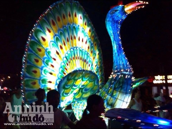 Rực rỡ sắc màu lễ hội Trung thu đường phố Tuyên Quang 2014 ảnh 9