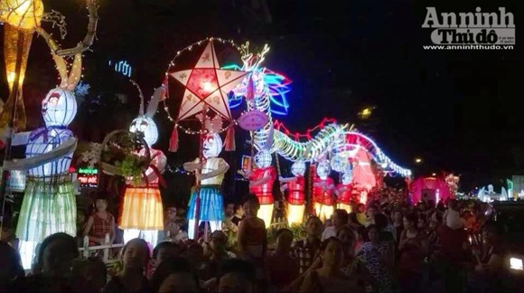 Rực rỡ sắc màu lễ hội Trung thu đường phố Tuyên Quang 2014 ảnh 13