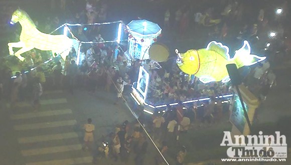 Rực rỡ sắc màu lễ hội Trung thu đường phố Tuyên Quang 2014 ảnh 6