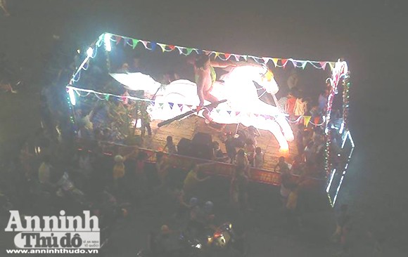 Rực rỡ sắc màu lễ hội Trung thu đường phố Tuyên Quang 2014 ảnh 4