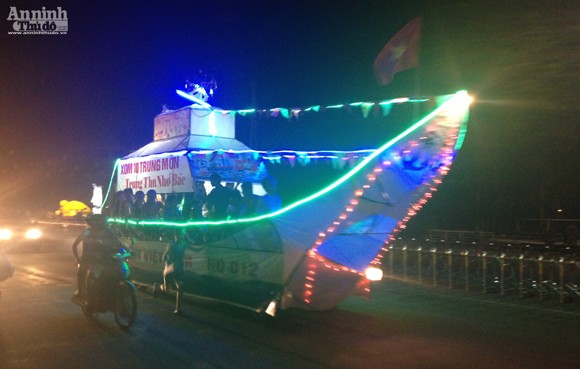 Rực rỡ sắc màu lễ hội Trung thu đường phố Tuyên Quang 2014 ảnh 14