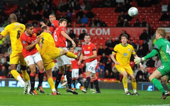 "Động đất" tại Old Trafford ảnh 1