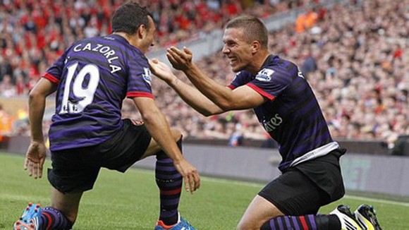 Podolski và Cazorla tỏa sáng, Arsenal hạ Liverpool ảnh 2