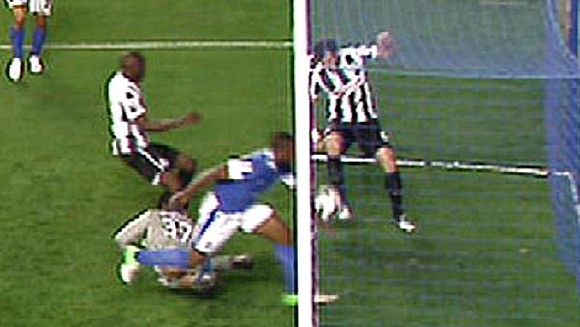 Everton bị trọng tài cướp mất chiến thắng ảnh 2
