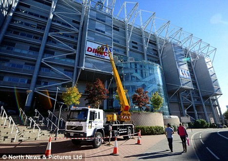 Newcastle lấy lại cái tên sân cũ St James' Park ảnh 1