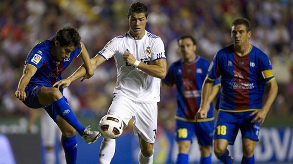 Barcelona và Real Madrid trầy trật kiếm 3 điểm ảnh 2