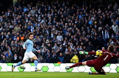 David Silva lập cú đúp giúp Man City gây áp lực lên MU ảnh 1